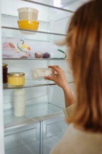 How to Keep a Tidy Fridge and Pantry: Easy Tips for Organized Spaces